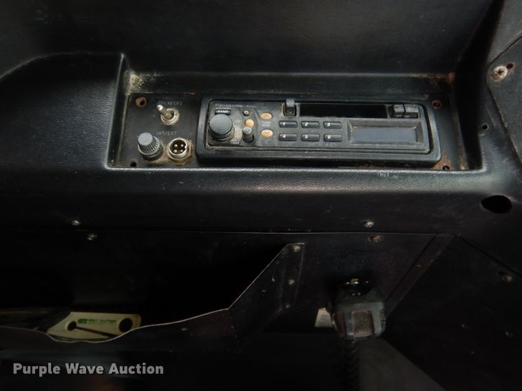 image for item DG4588 1998 International 3800  school bus