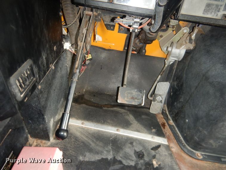 image for item DG4588 1998 International 3800  school bus