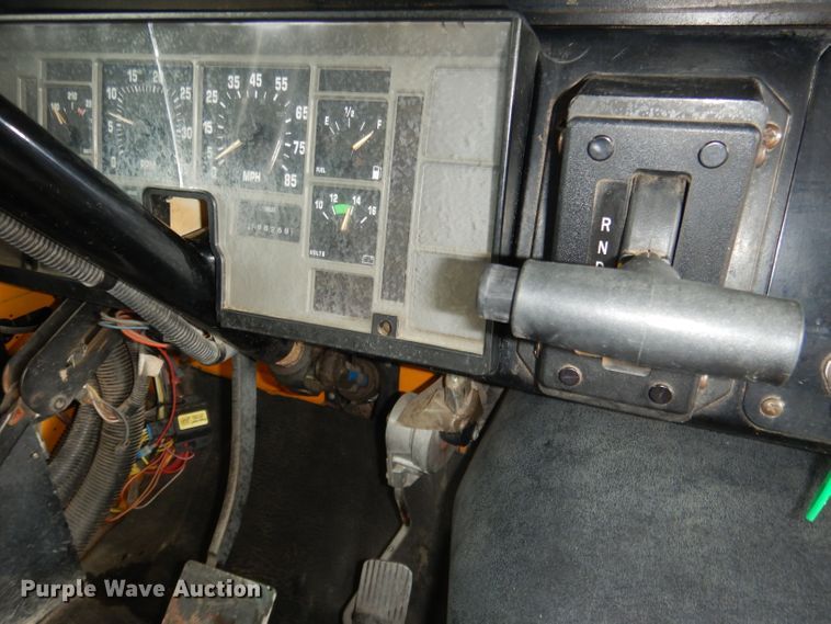 image for item DG4588 1998 International 3800  school bus