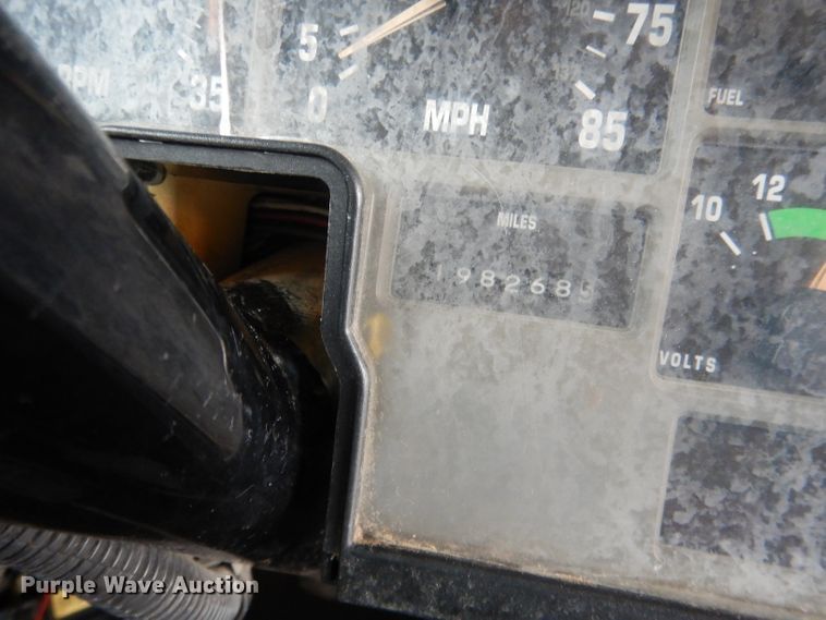 image for item DG4588 1998 International 3800  school bus