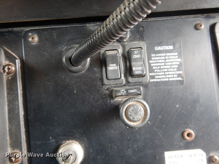 image for item DG4588 1998 International 3800  school bus