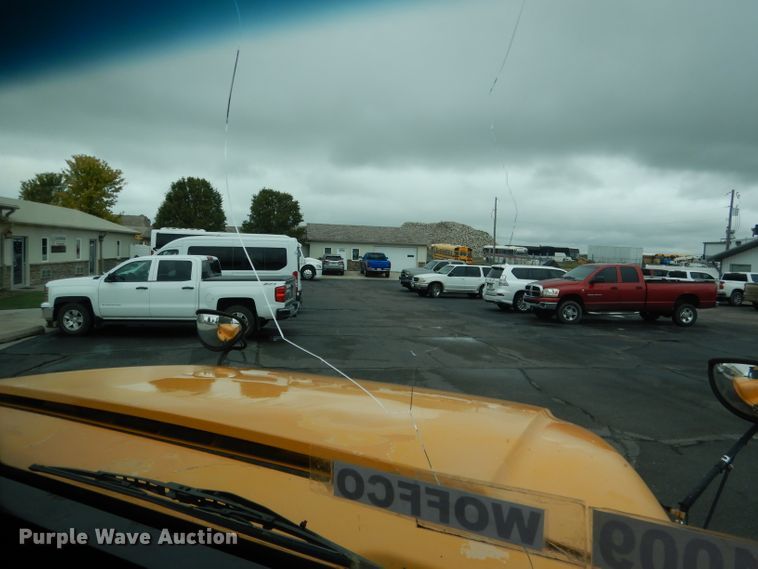 image for item DG4588 1998 International 3800  school bus