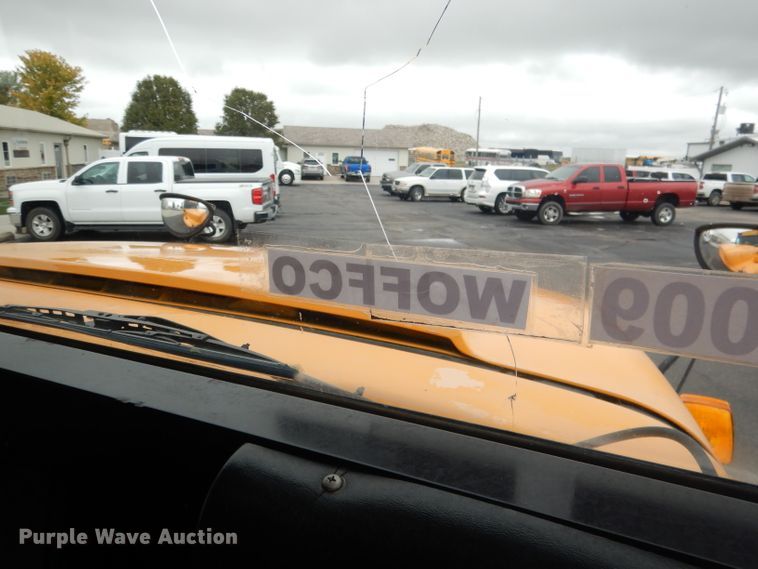 image for item DG4588 1998 International 3800  school bus