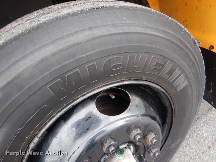 image for item DG4588 1998 International 3800  school bus