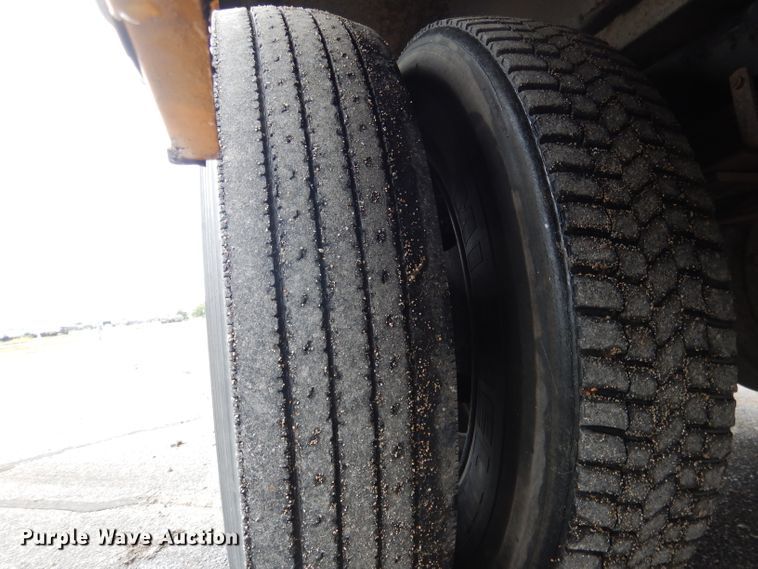 image for item DG4588 1998 International 3800  school bus