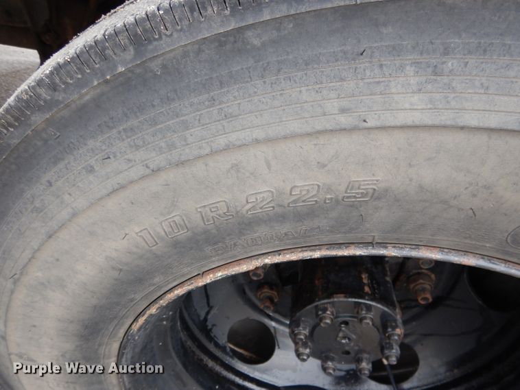 image for item DG4588 1998 International 3800  school bus