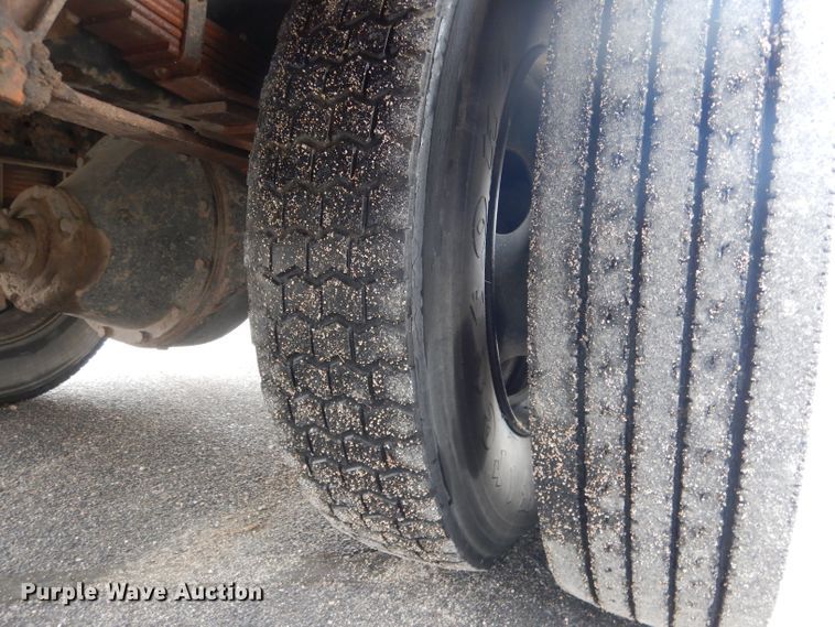 image for item DG4588 1998 International 3800  school bus