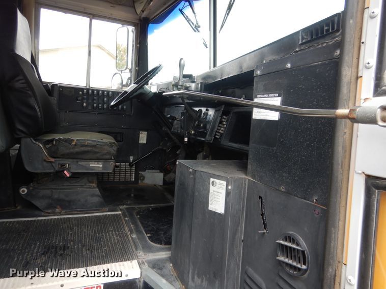 image for item DG4589 1997 International 3800  school bus