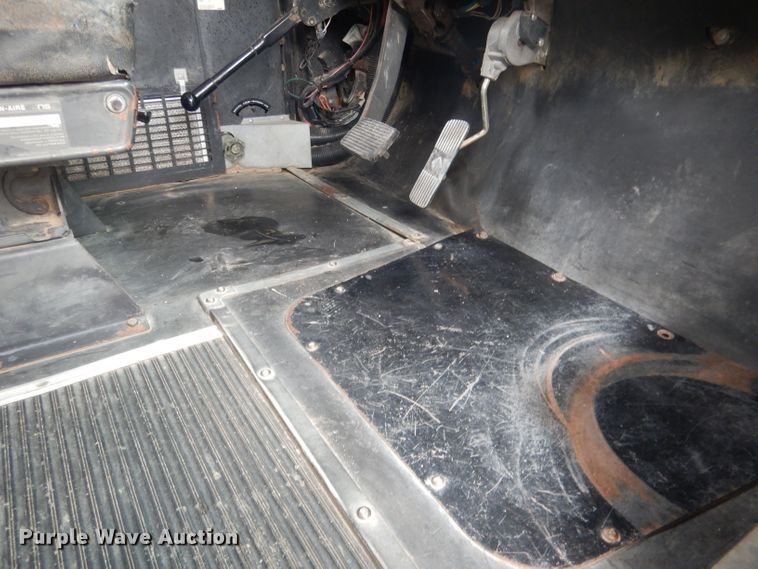 image for item DG4589 1997 International 3800  school bus