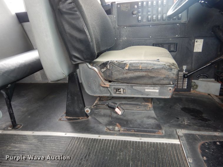 image for item DG4589 1997 International 3800  school bus