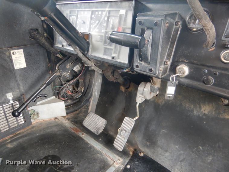 image for item DG4589 1997 International 3800  school bus