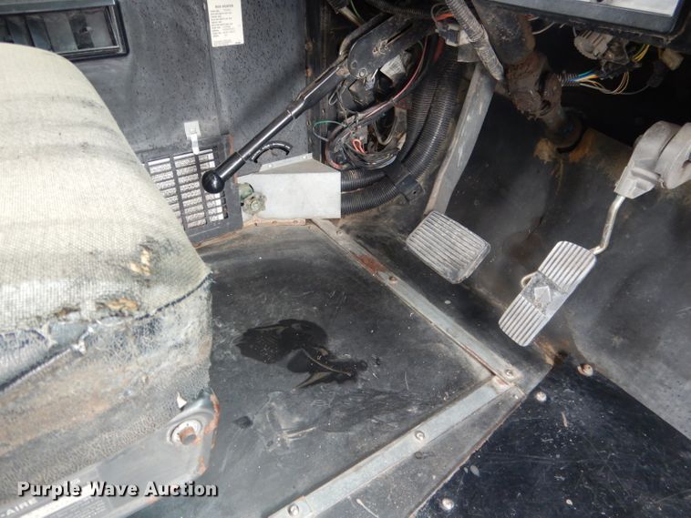 image for item DG4589 1997 International 3800  school bus