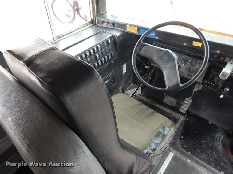 image for item DG4589 1997 International 3800  school bus