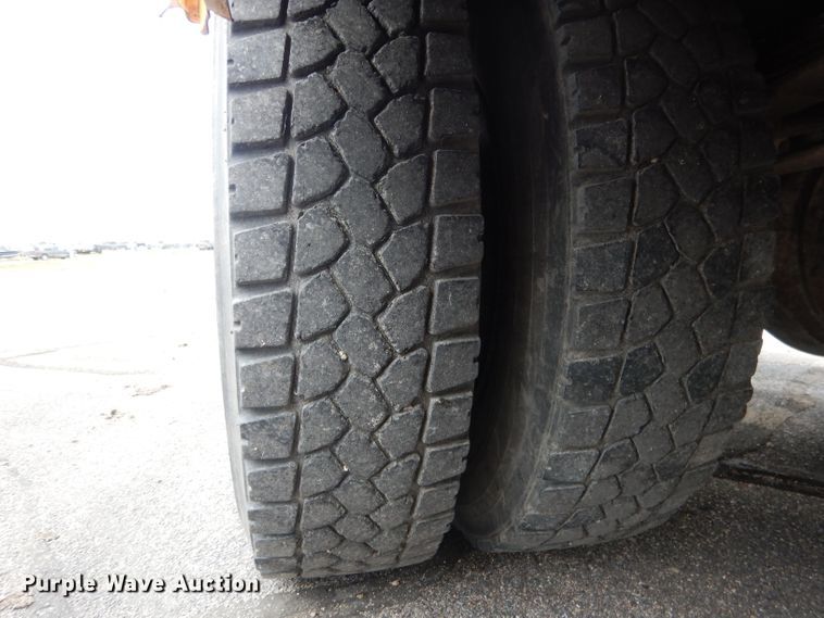 image for item DG4589 1997 International 3800  school bus