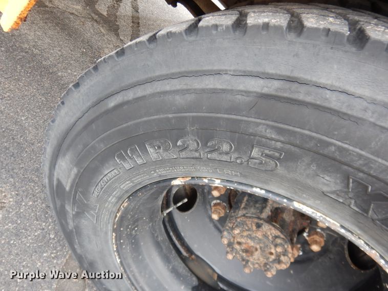 image for item DG4589 1997 International 3800  school bus