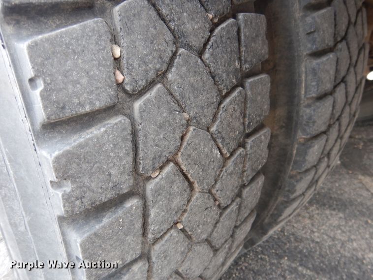 image for item DG4589 1997 International 3800  school bus