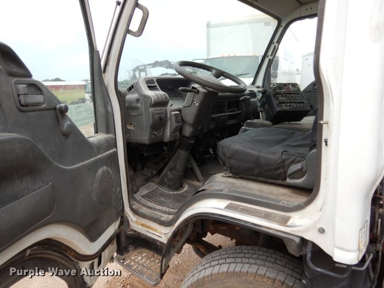 image for item DG6882 1998 GMC TB400  street sweeper truck