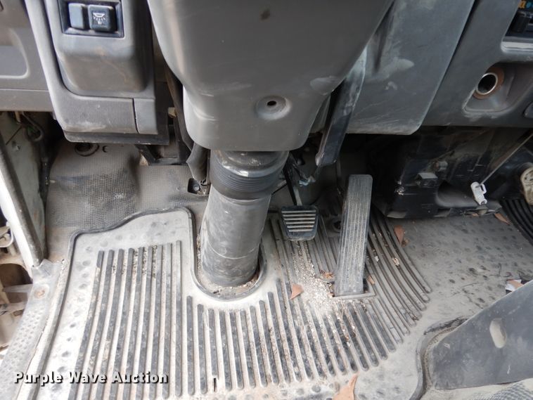 image for item DG6882 1998 GMC TB400  street sweeper truck