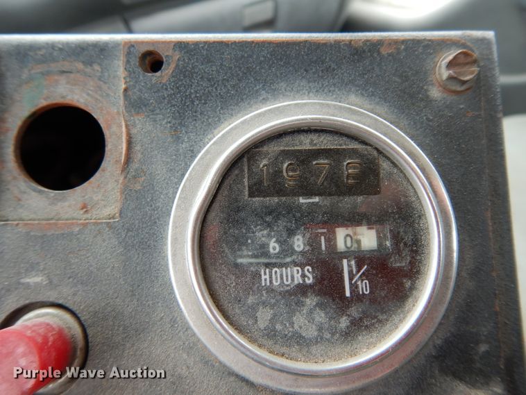 image for item DG6882 1998 GMC TB400  street sweeper truck