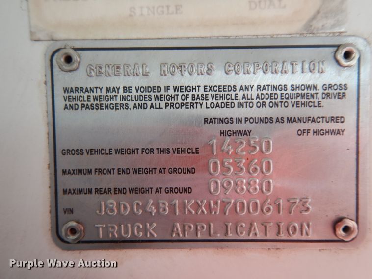 image for item DG6882 1998 GMC TB400  street sweeper truck