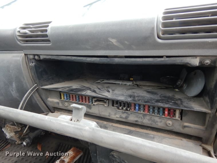 image for item DG6882 1998 GMC TB400  street sweeper truck