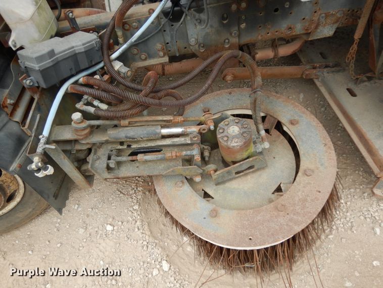 image for item DG6882 1998 GMC TB400  street sweeper truck