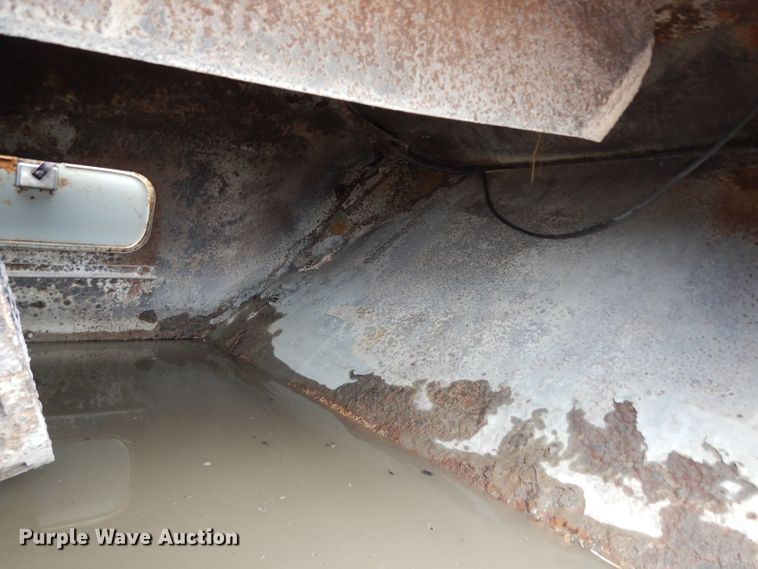 image for item DG6882 1998 GMC TB400  street sweeper truck