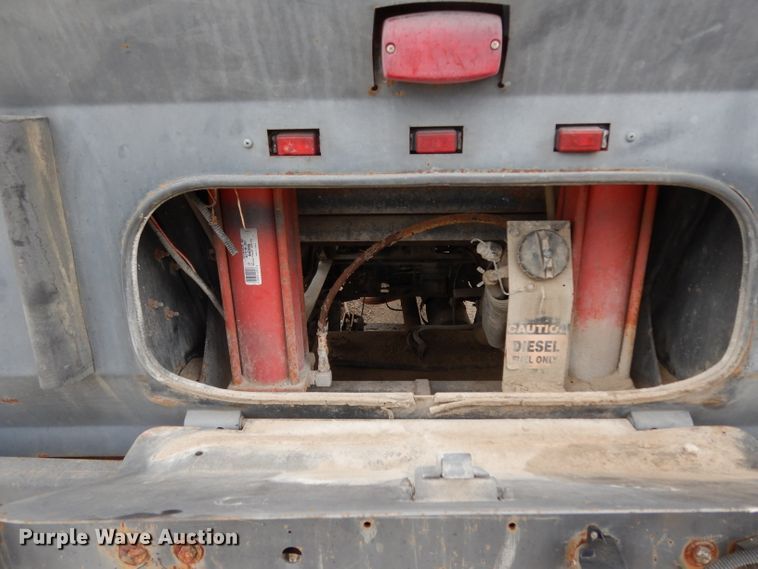 image for item DG6882 1998 GMC TB400  street sweeper truck