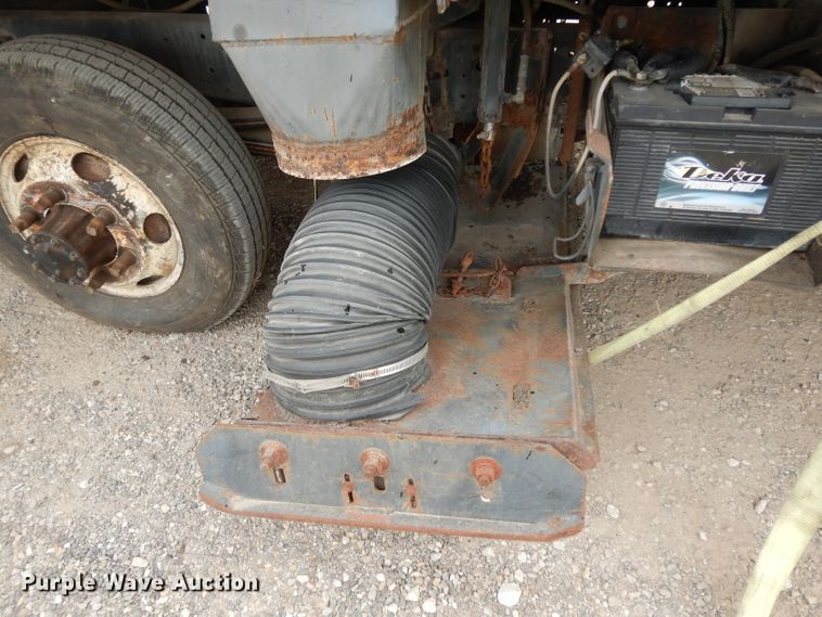 image for item DG6882 1998 GMC TB400  street sweeper truck