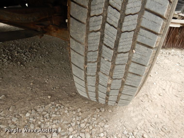 image for item DG6882 1998 GMC TB400  street sweeper truck