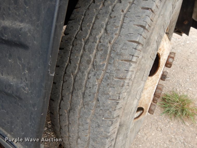 image for item DG6882 1998 GMC TB400  street sweeper truck