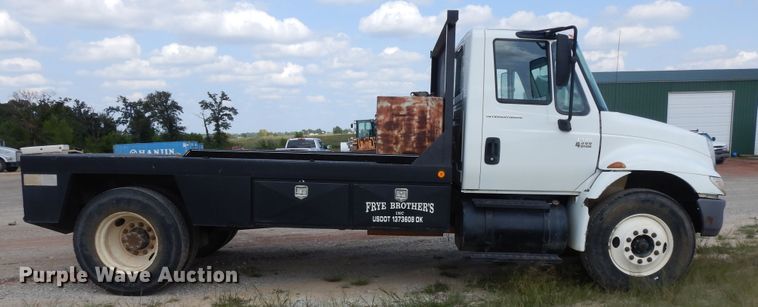 image for item DH0051 2004 International 4300  flatbed truck