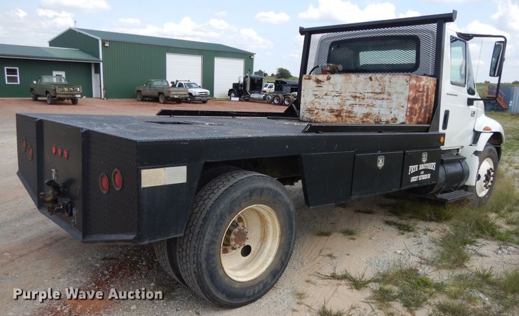image for item DH0051 2004 International 4300  flatbed truck