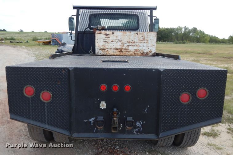 image for item DH0051 2004 International 4300  flatbed truck