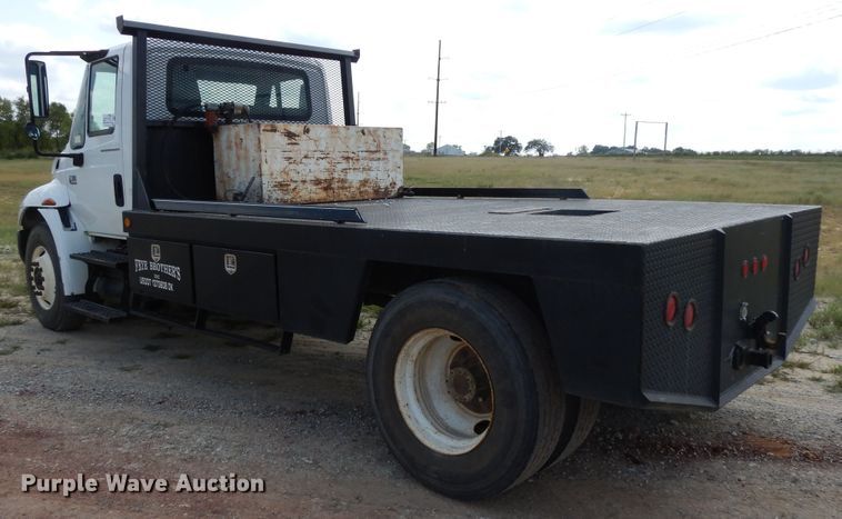 image for item DH0051 2004 International 4300  flatbed truck