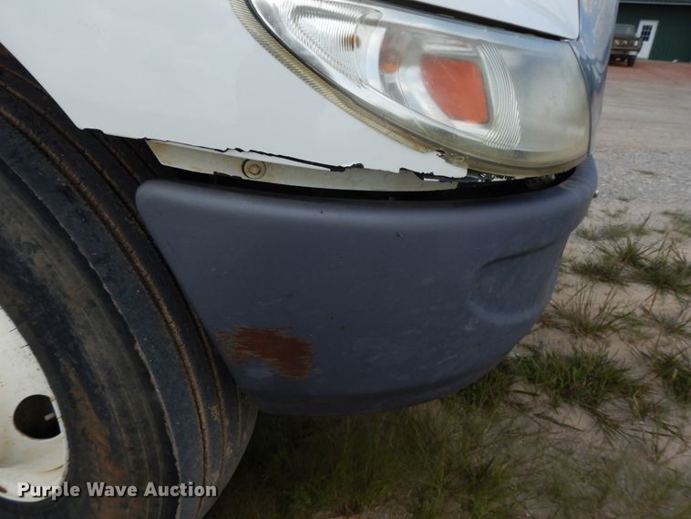 image for item DH0051 2004 International 4300  flatbed truck