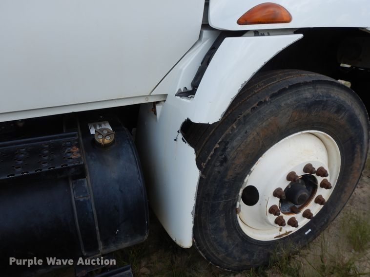 image for item DH0051 2004 International 4300  flatbed truck