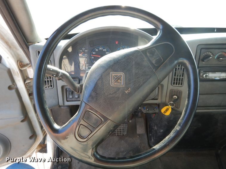 image for item DH0051 2004 International 4300  flatbed truck