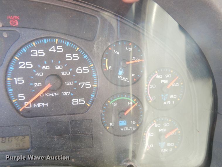 image for item DH0051 2004 International 4300  flatbed truck