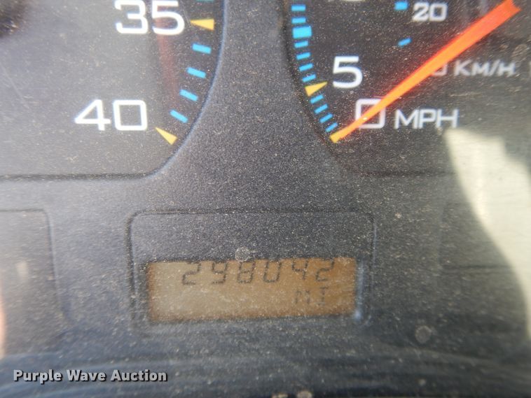 image for item DH0051 2004 International 4300  flatbed truck