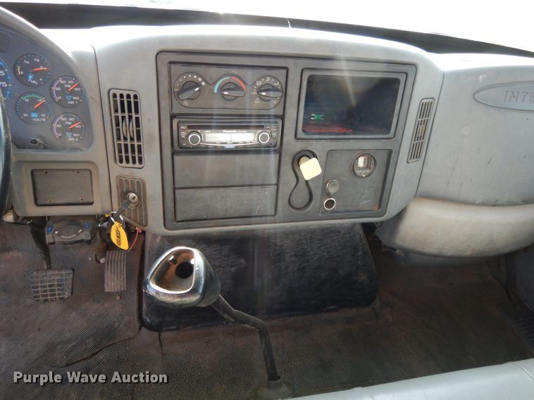 image for item DH0051 2004 International 4300  flatbed truck