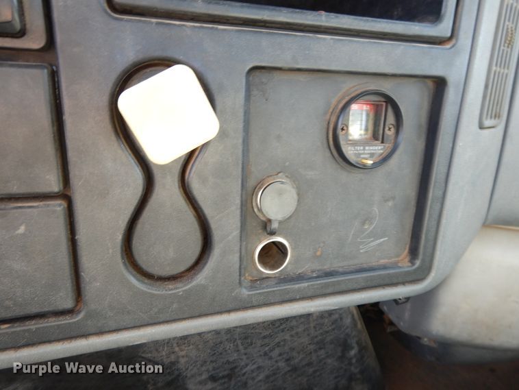 image for item DH0051 2004 International 4300  flatbed truck