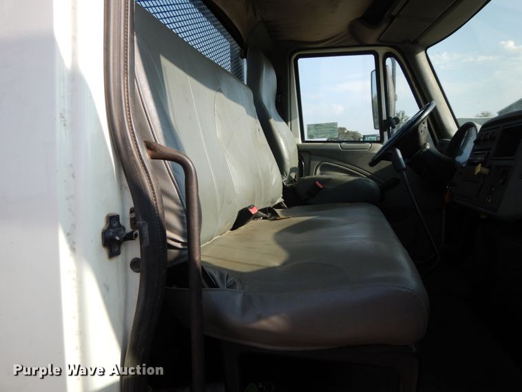 image for item DH0051 2004 International 4300  flatbed truck