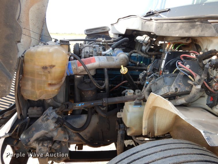 image for item DH0051 2004 International 4300  flatbed truck