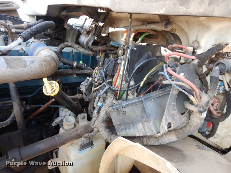 image for item DH0051 2004 International 4300  flatbed truck