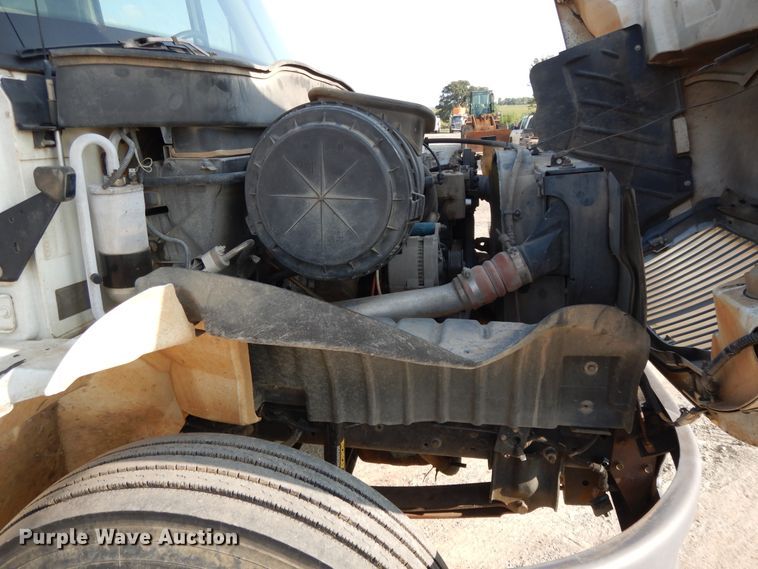 image for item DH0051 2004 International 4300  flatbed truck