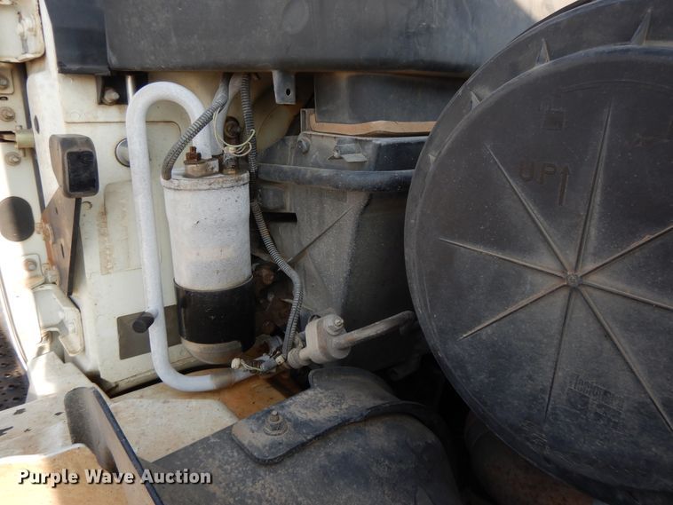 image for item DH0051 2004 International 4300  flatbed truck