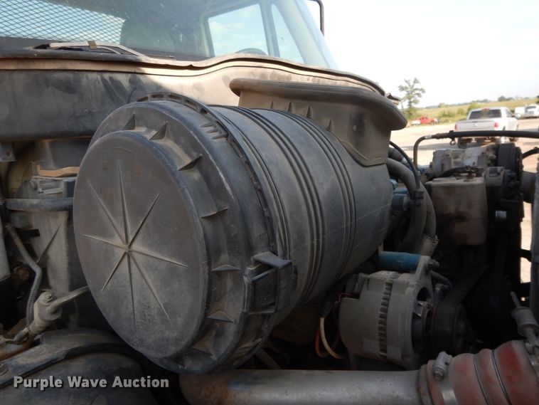 image for item DH0051 2004 International 4300  flatbed truck