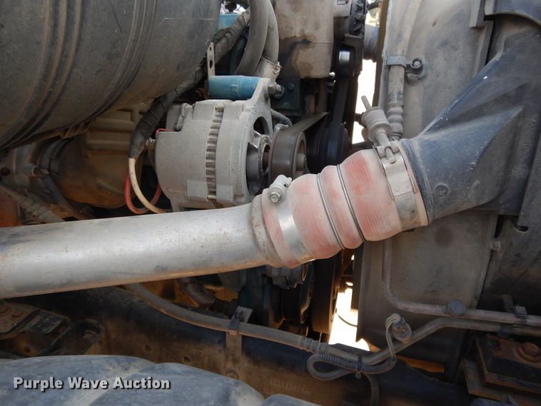 image for item DH0051 2004 International 4300  flatbed truck