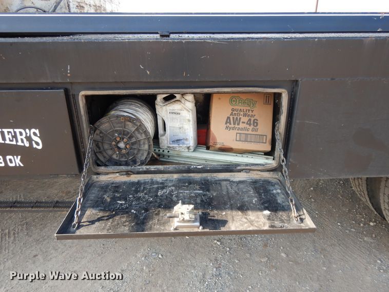 image for item DH0051 2004 International 4300  flatbed truck